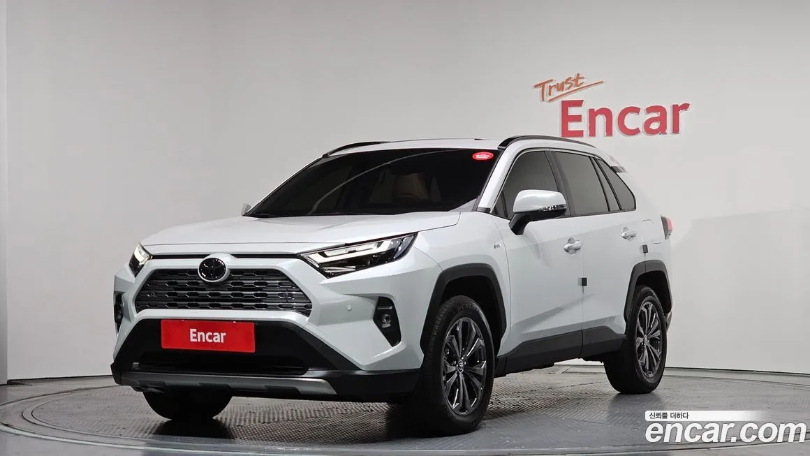 Toyota RAV4 — фото 1