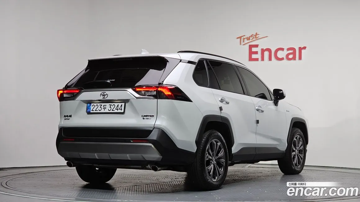 Toyota RAV4 — фото 6