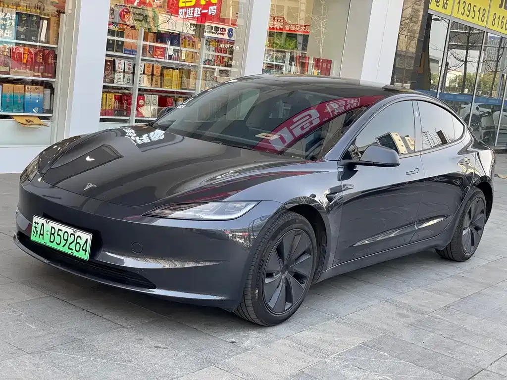 Tesla Model 3 — фото 1