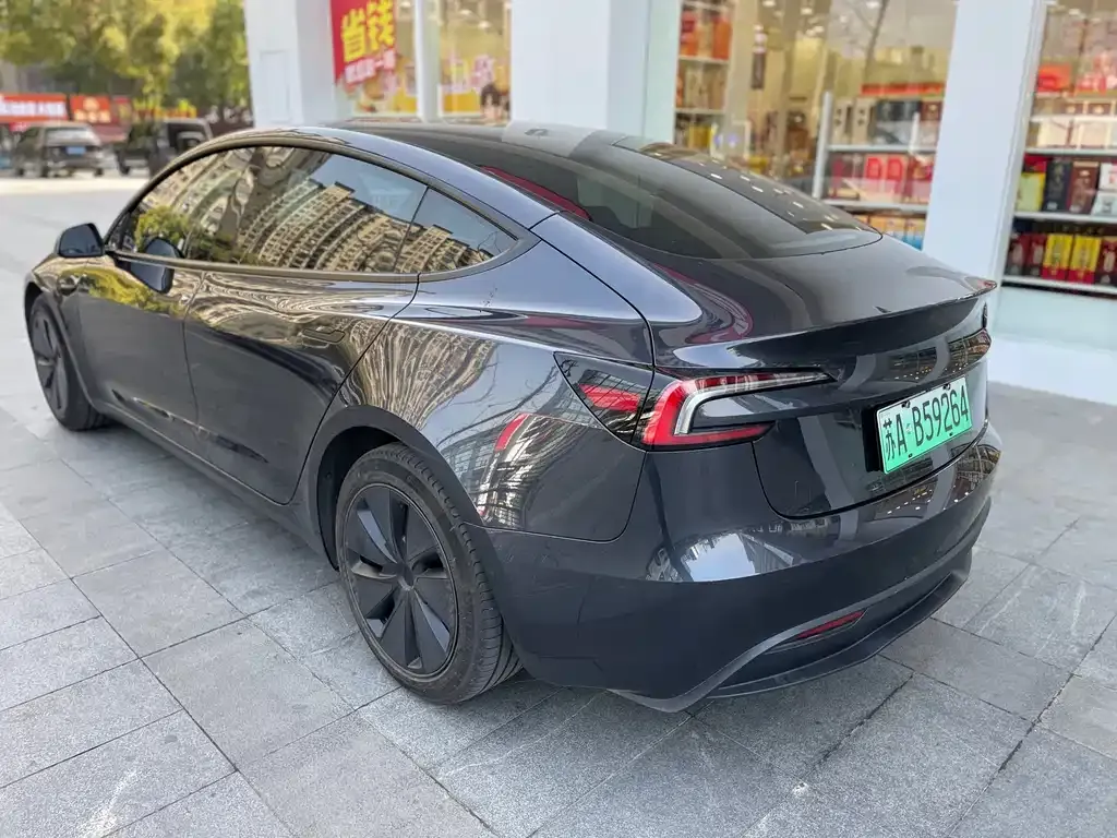 Tesla Model 3 — фото 5