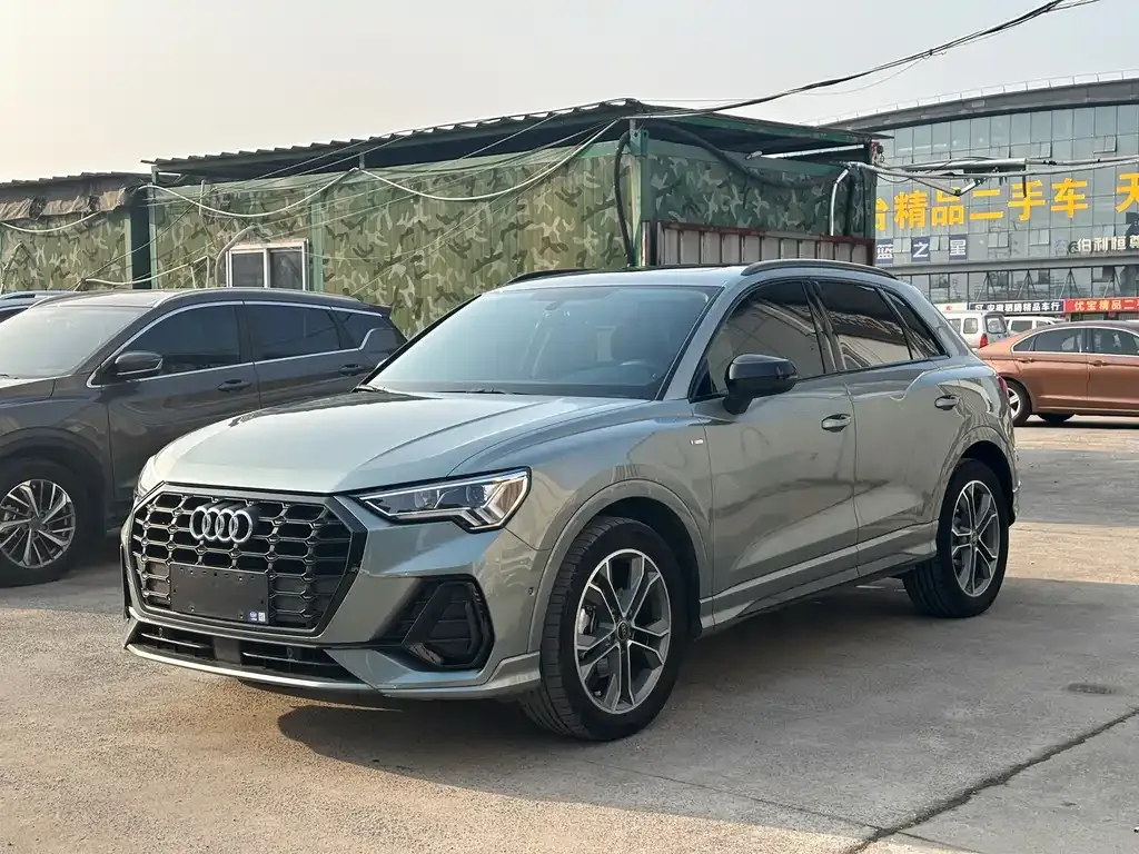 Audi Q3 — фото 1