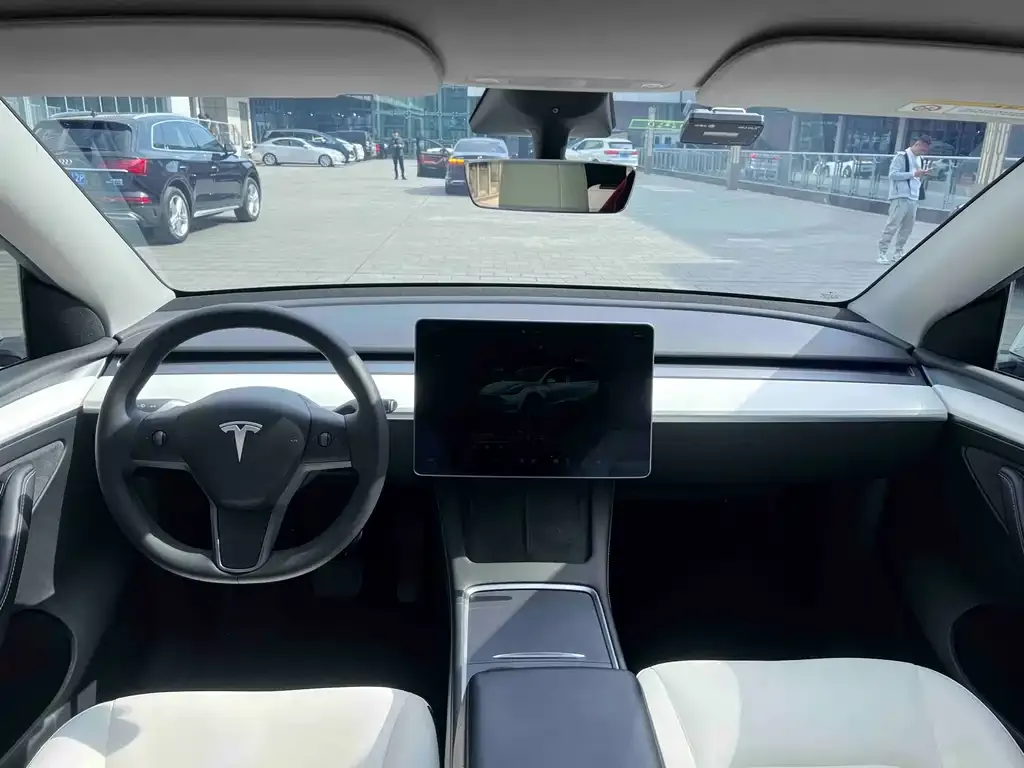 Tesla Model Y — фото 2