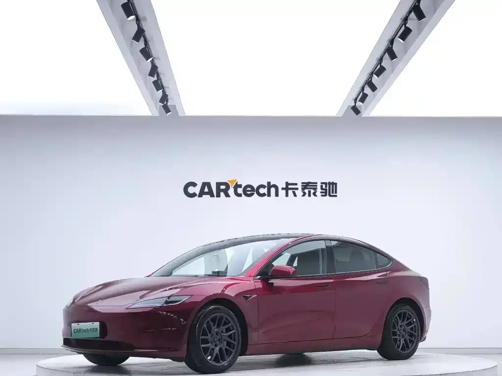 Tesla Model 3 — фото 1