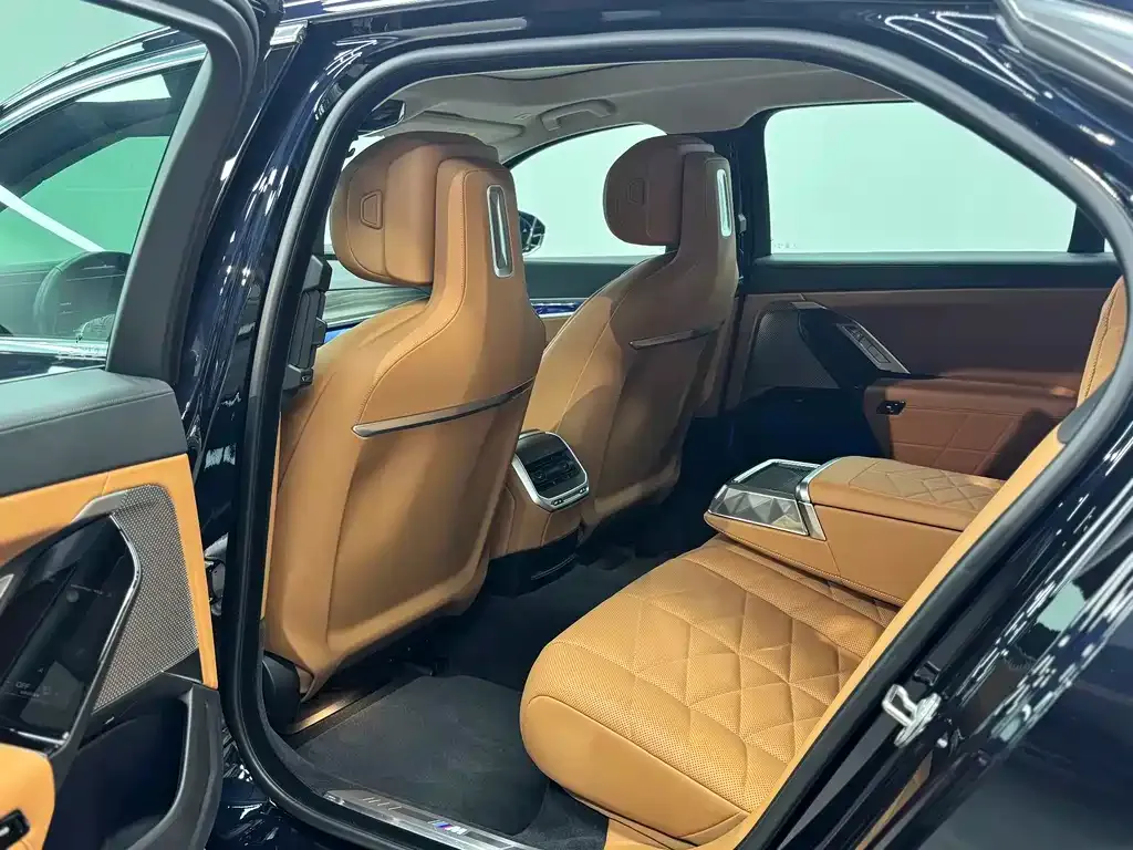 BMW i7 2023 из CN, фото 4