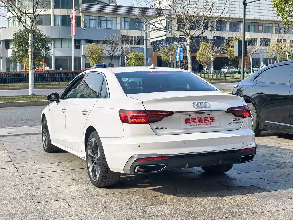 Audi A4L — фото 10
