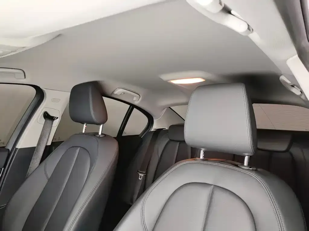 BMW 1 Series 2021 из CN, фото 4