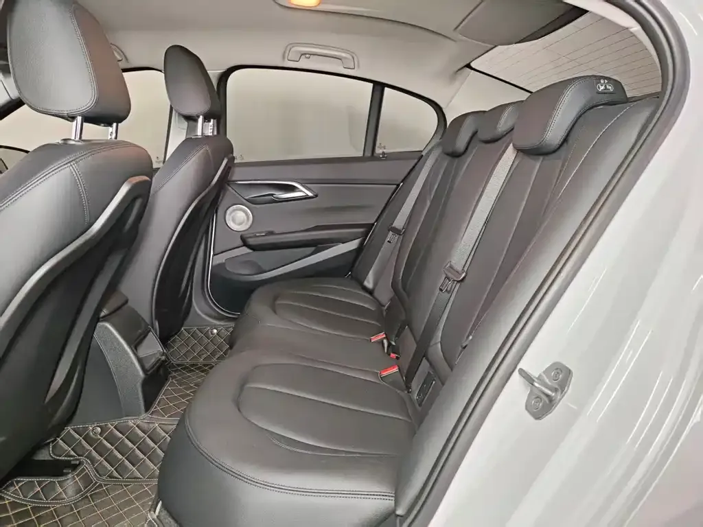 BMW 1 Series 2021 из CN, фото 8