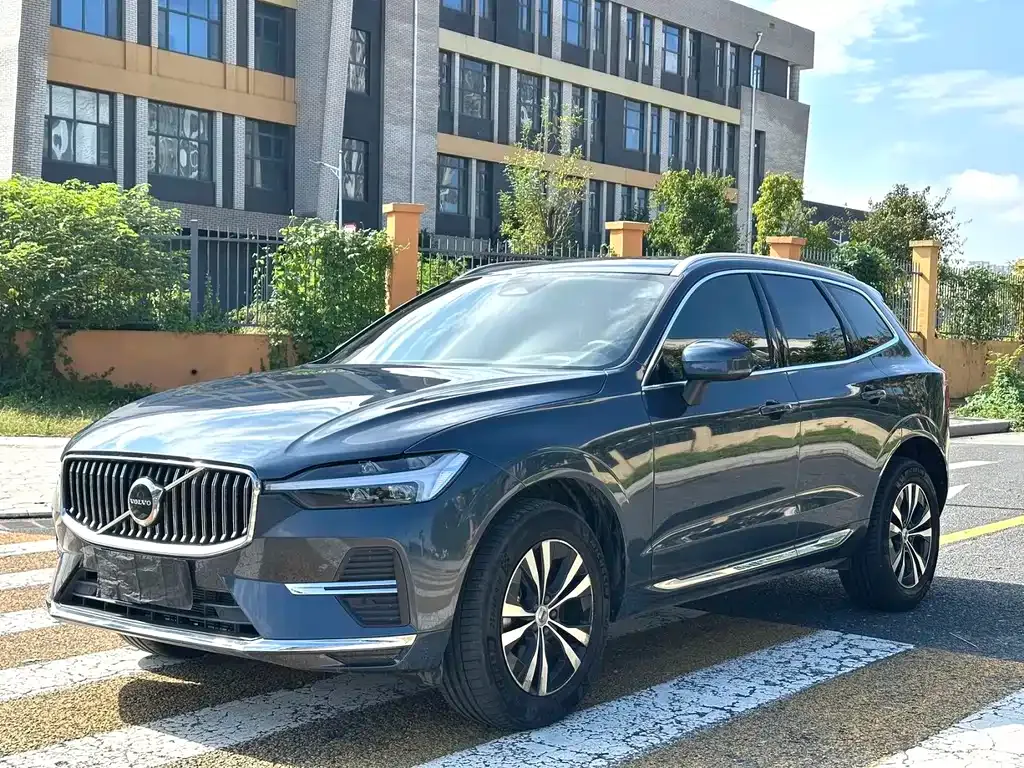 Volvo XC60 — фото 1