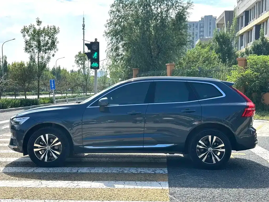 Volvo XC60 — фото 8