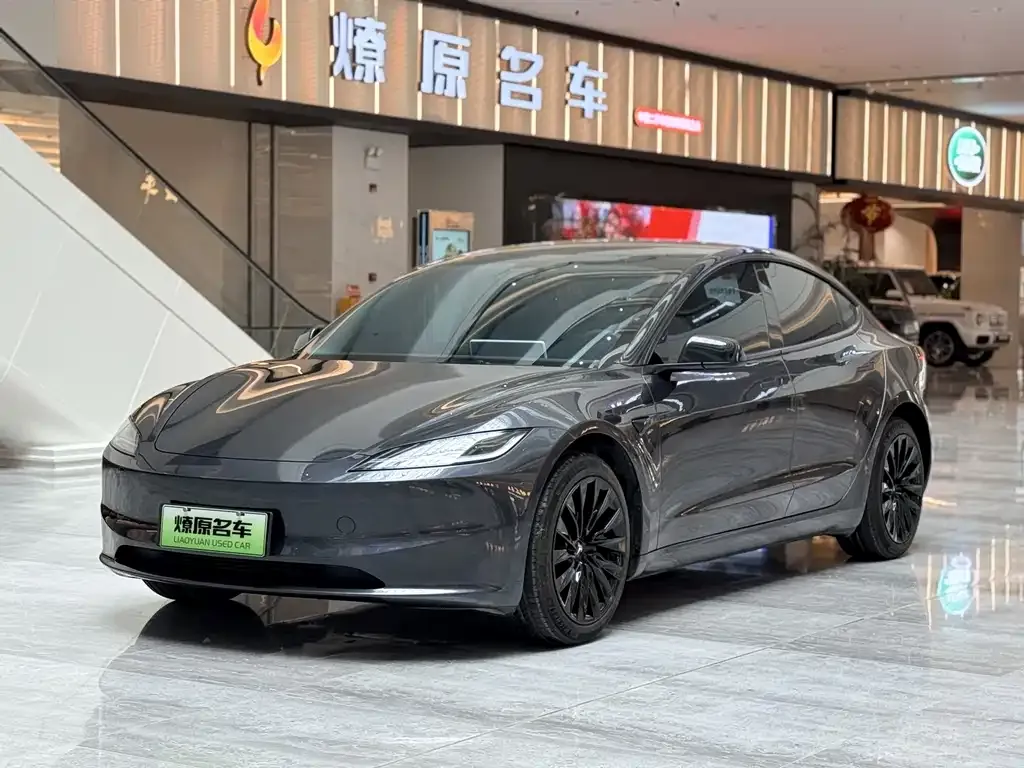Tesla Model 3 — фото 1