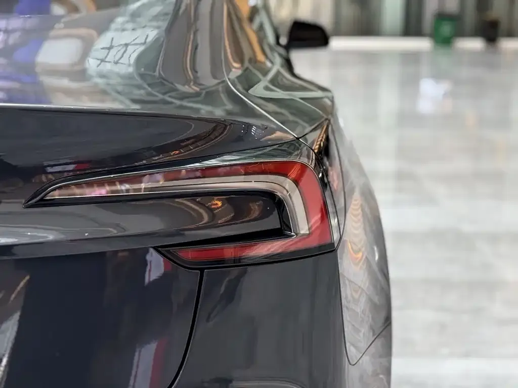 Tesla Model 3 — фото 4