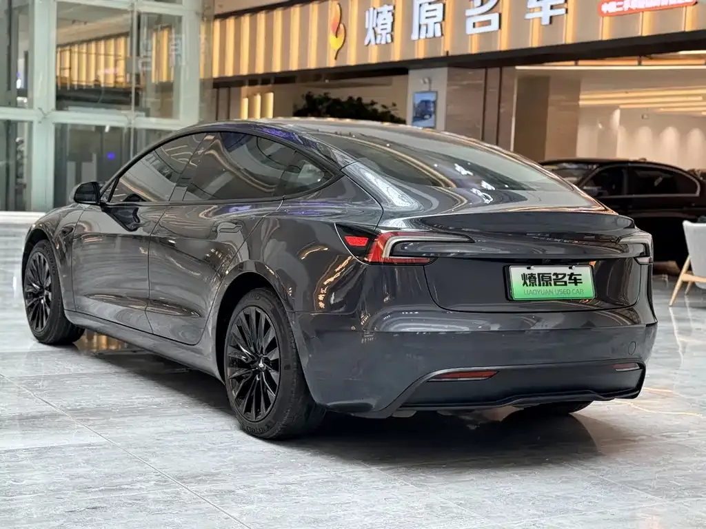Tesla Model 3 — фото 10