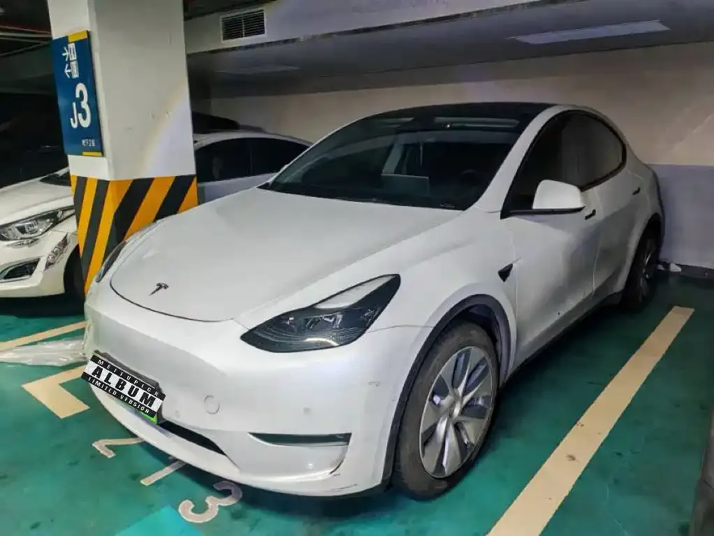 Tesla Model Y — фото 1
