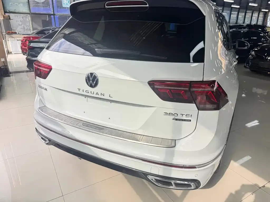 Volkswagen Tiguan L — фото 4