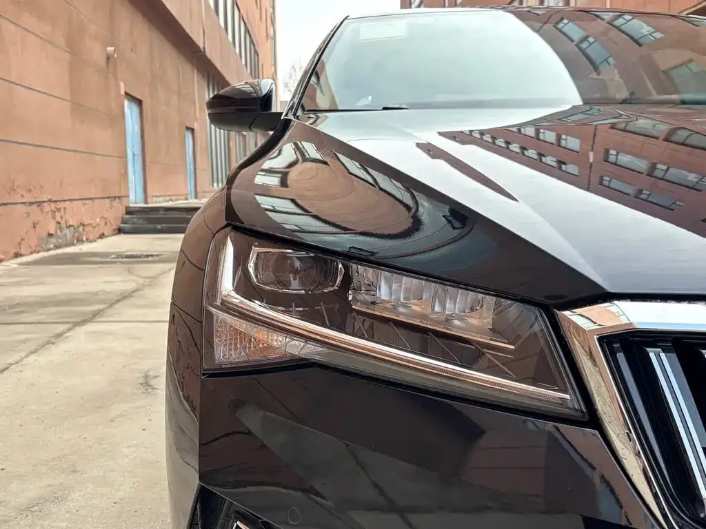 Skoda Superb — фото 6