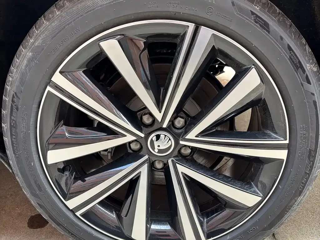 Skoda Superb — фото 2