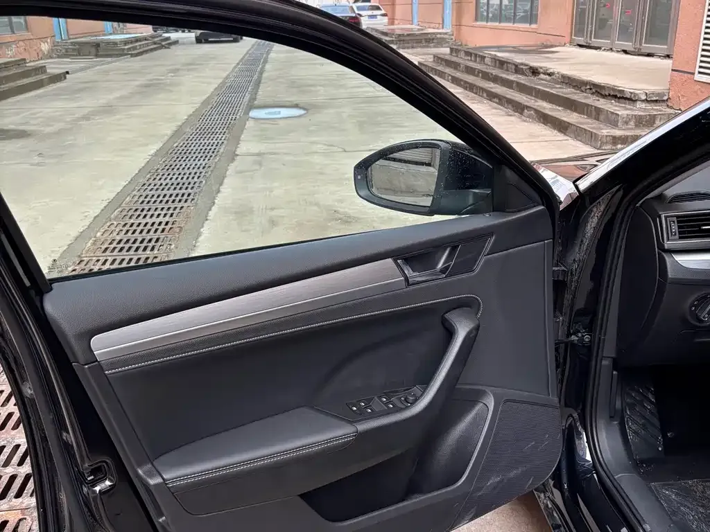 Skoda Superb — фото 4