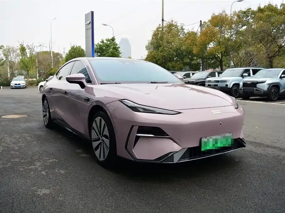 Geely Galaxy E8 — фото 10