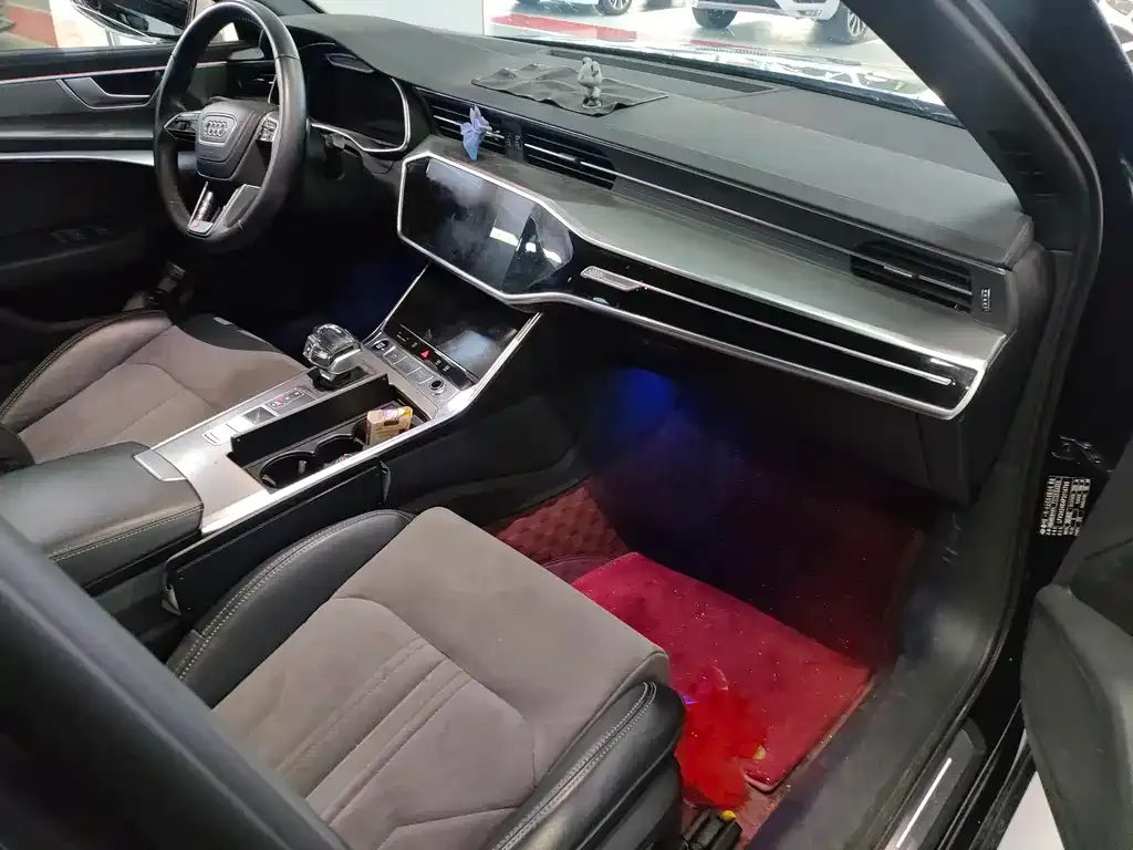 Audi A6L 2023 из CN, фото 2