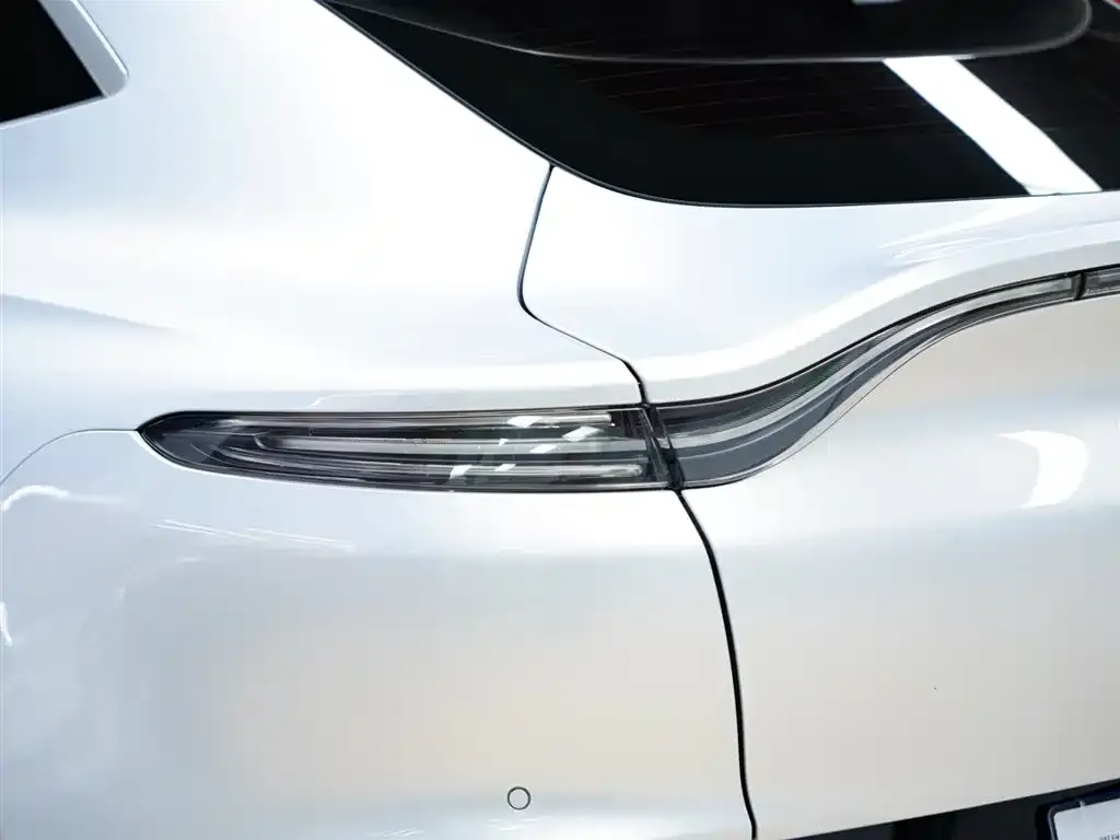Aston Martin DBX 2022 из CN, фото 2