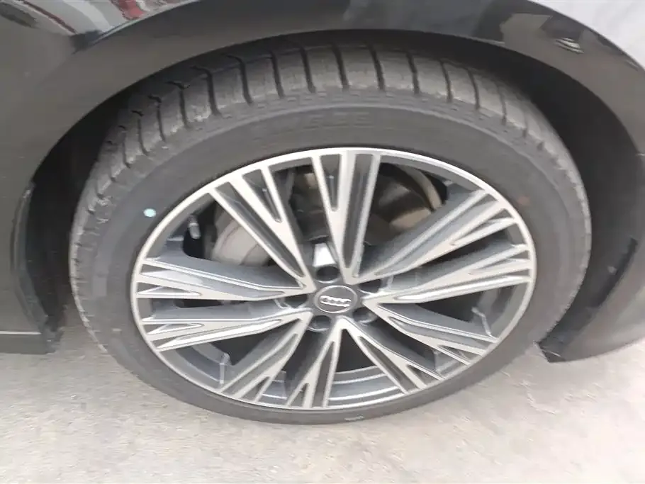 Audi A6L 2023 из CN, фото 2