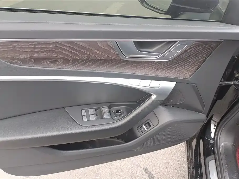 Audi A6L 2023 из CN, фото 4