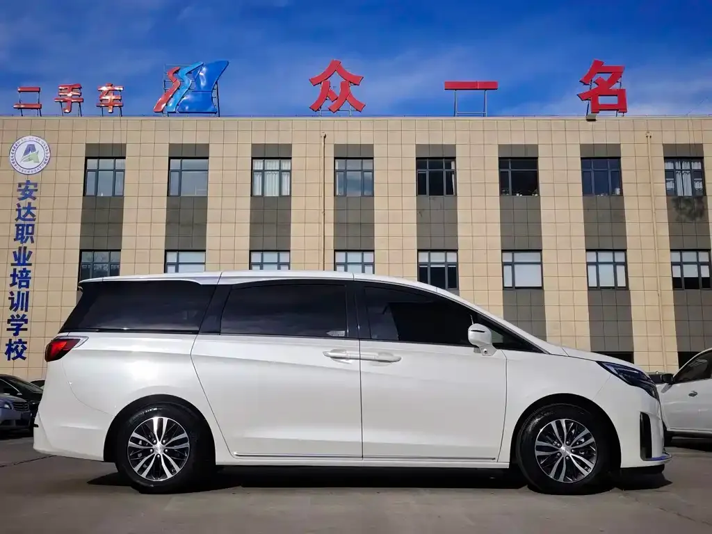 Buick GL8 2023 из CN, фото 3