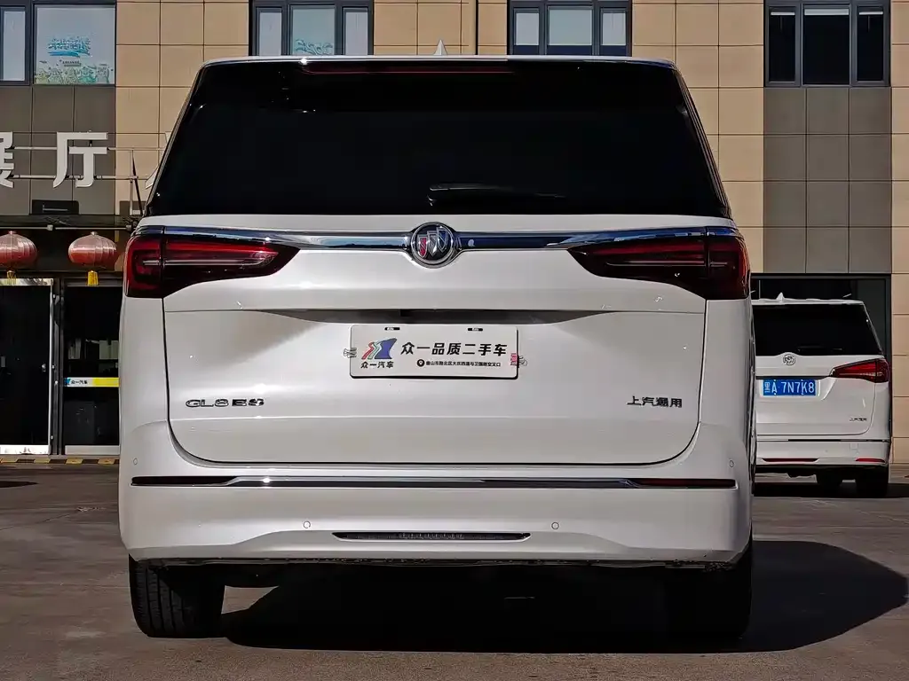 Buick GL8 2023 из CN, фото 2