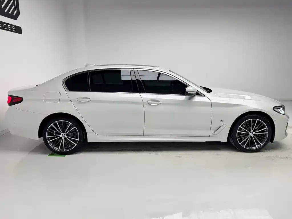 BMW 5 Series — фото 5