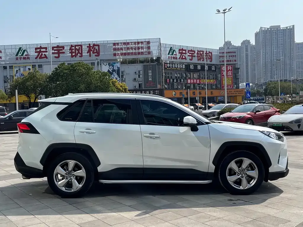 Toyota RAV4 2022 из CN, фото 2