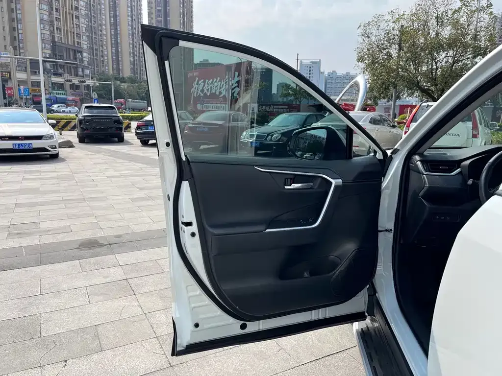 Toyota RAV4 2022 из CN, фото 9