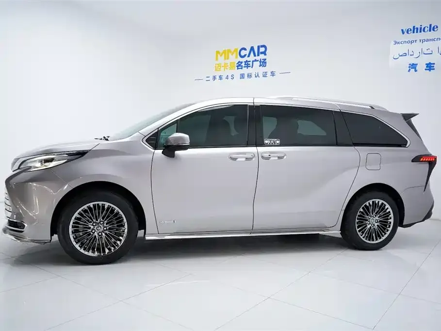 Toyota Sienna 2022 из CN, фото 2