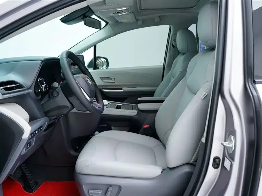 Toyota Sienna 2022 из CN, фото 4
