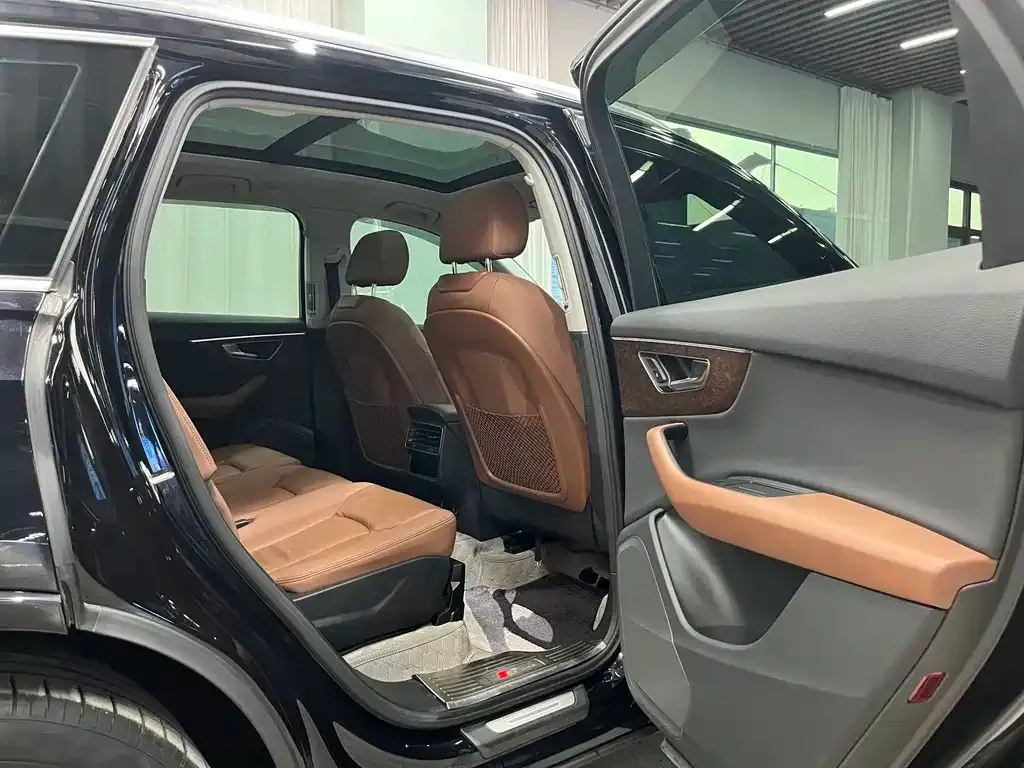 Audi Q7 2021 из CN, фото 6