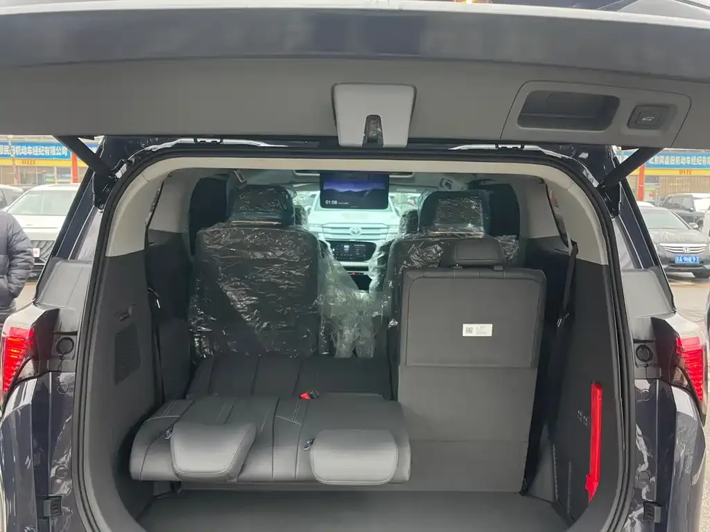 Buick GL8 2025 из CN, фото 3