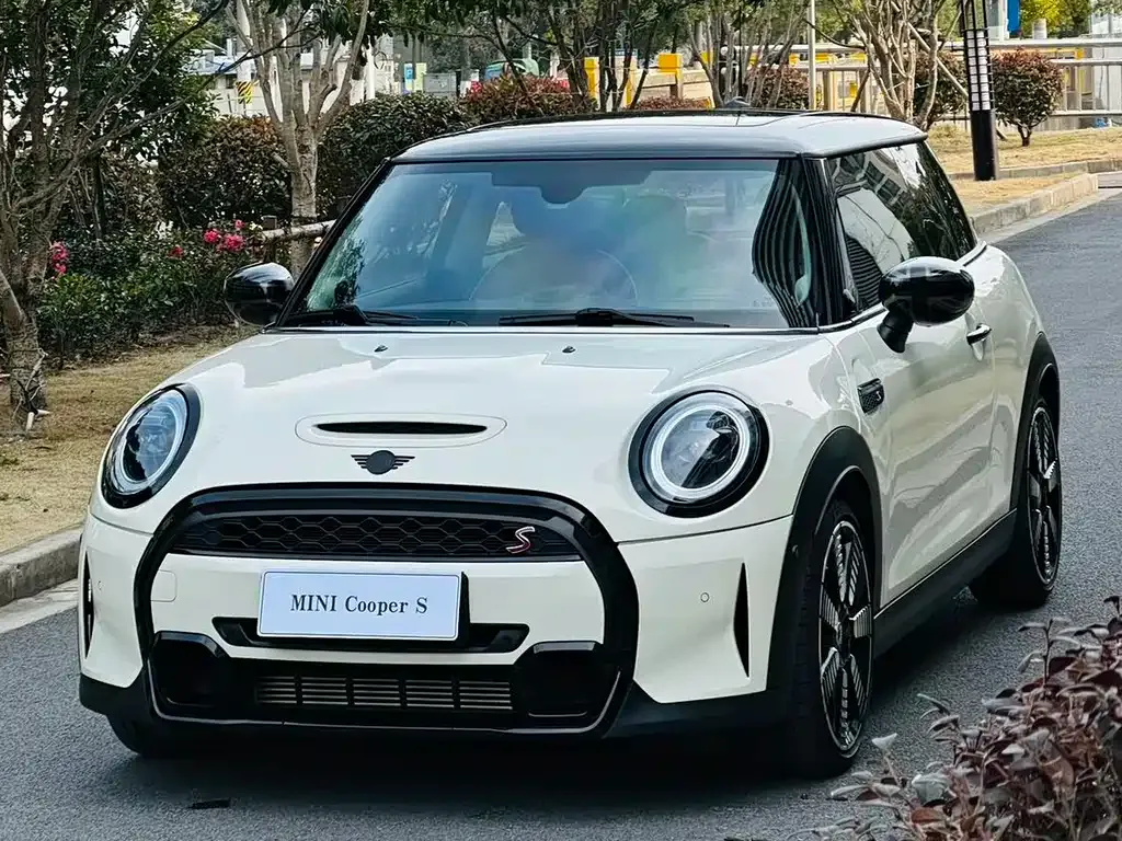 MINI Cooper (3-door) — фото 1