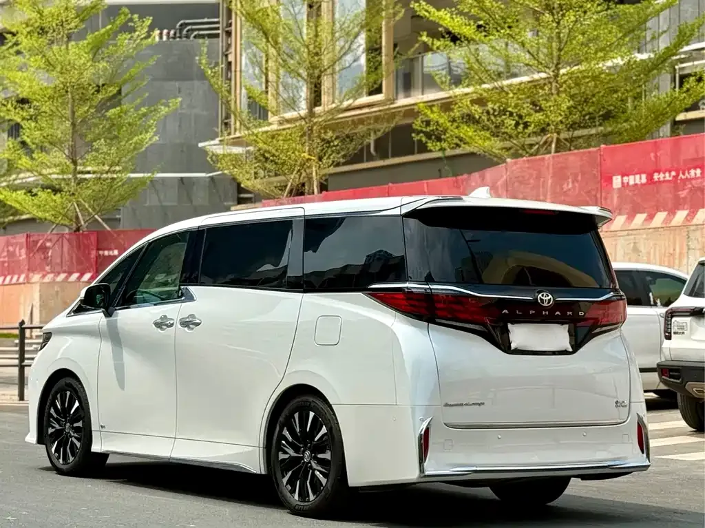 Toyota Alphard — фото 6