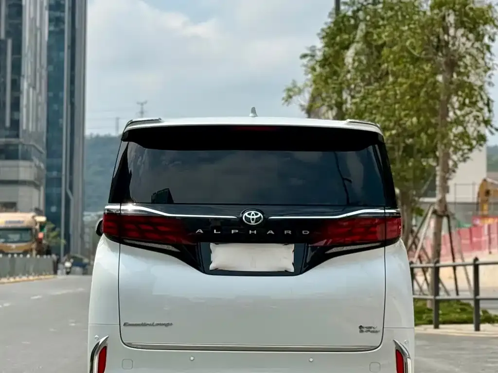 Toyota Alphard — фото 3