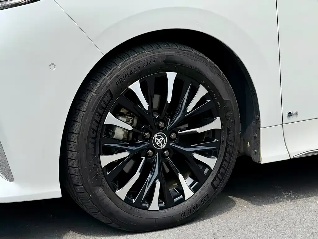 Toyota Alphard — фото 7