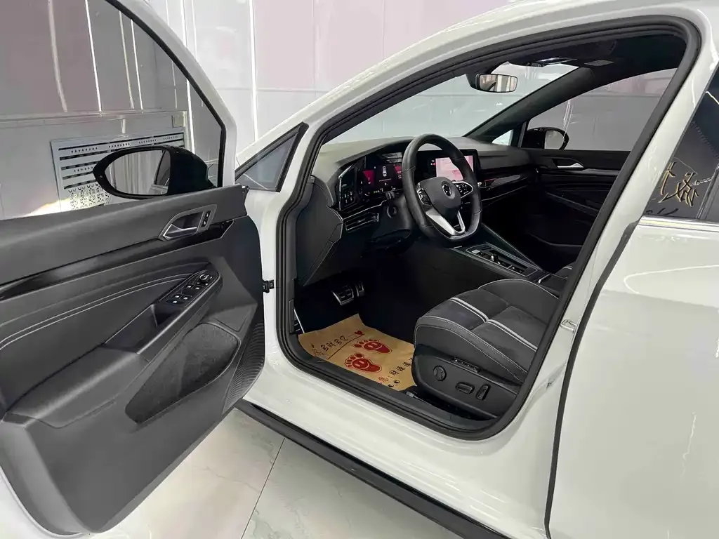 Volkswagen Golf 2023 из CN, фото 5
