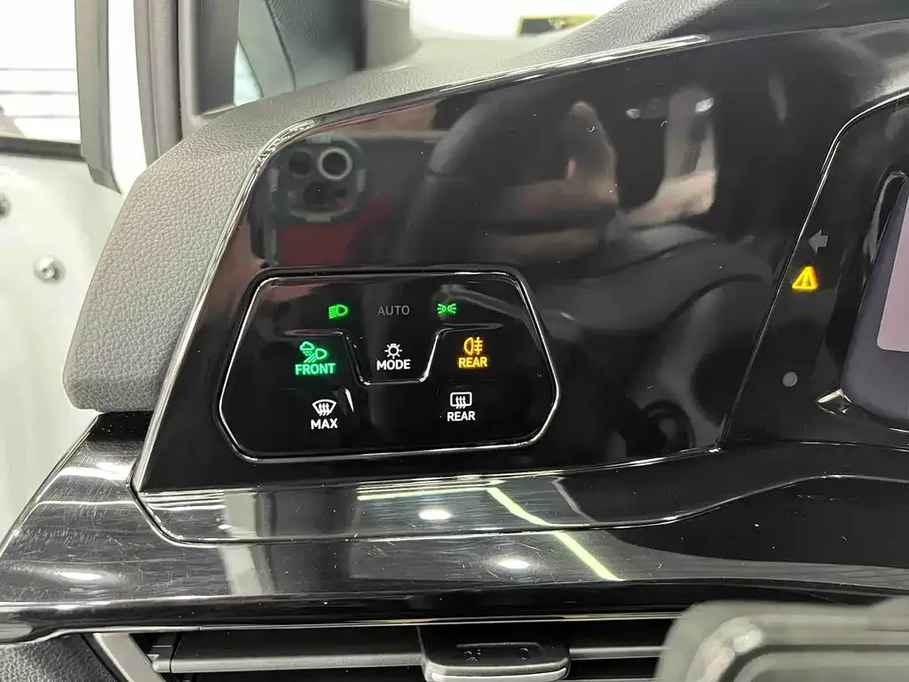 Volkswagen Golf 2023 из CN, фото 2