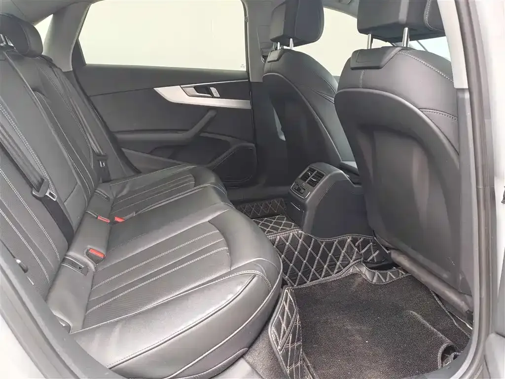 Audi A4L 2024 из CN, фото 5