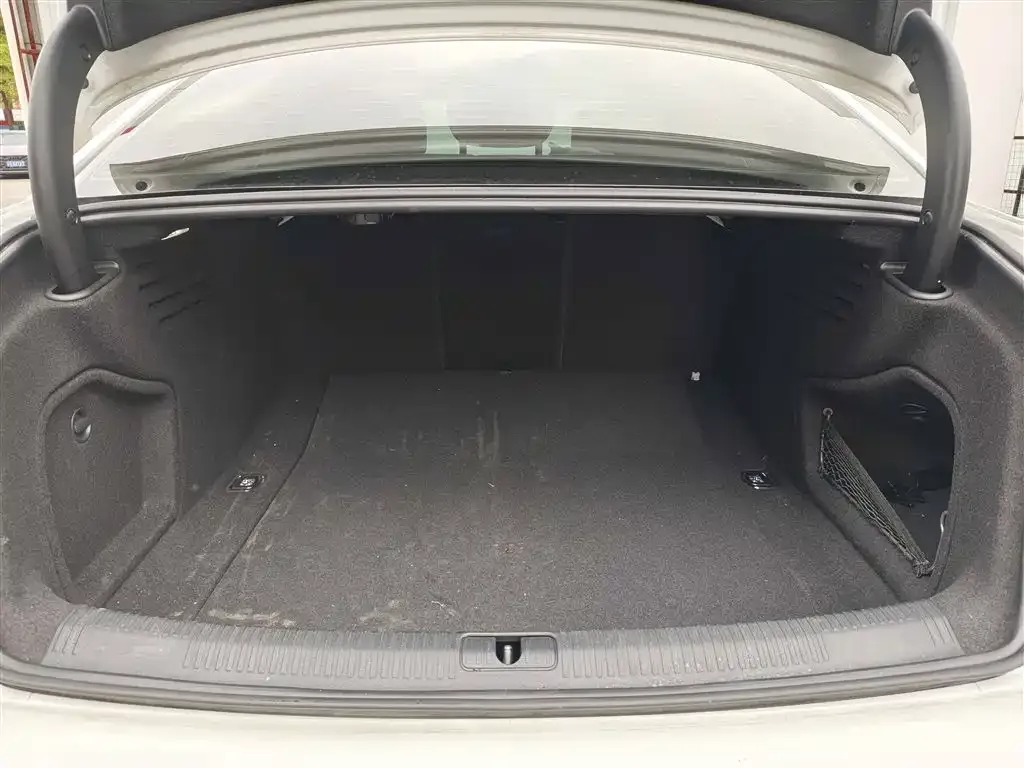 Audi A4L 2024 из CN, фото 7