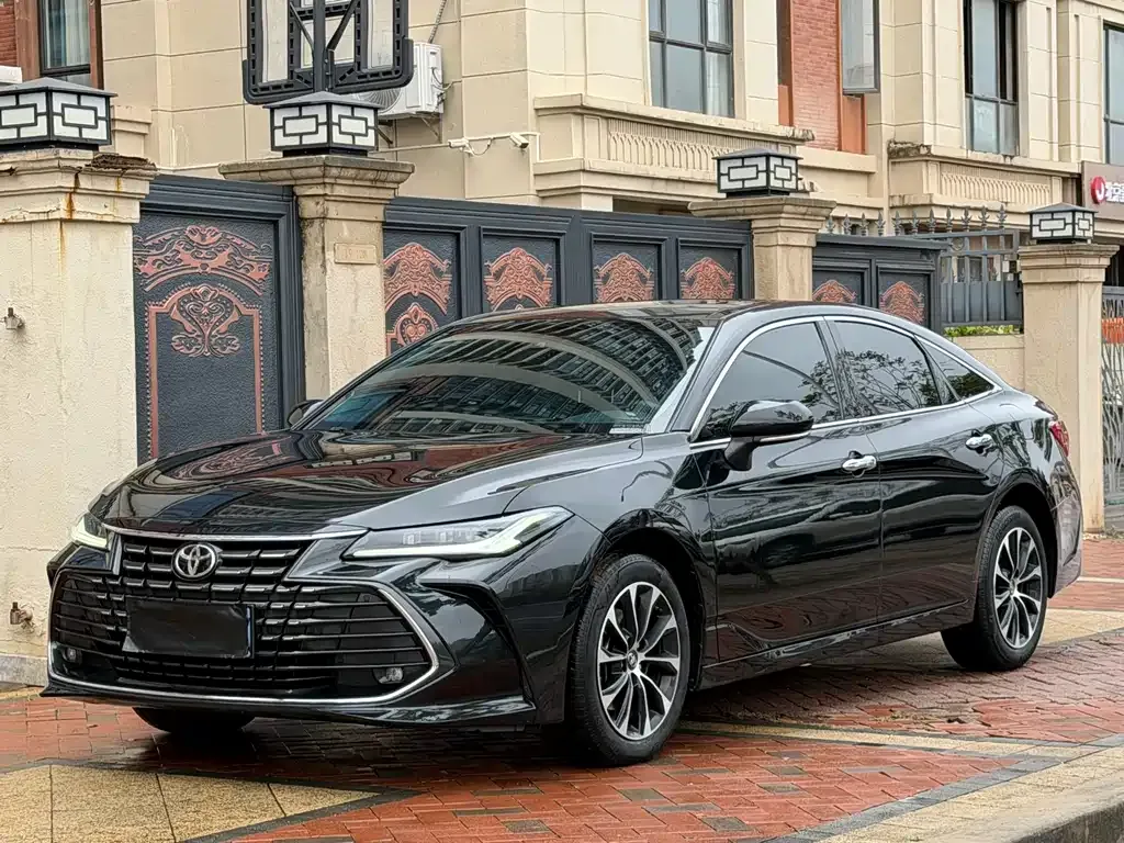 Toyota Avalon — фото 1