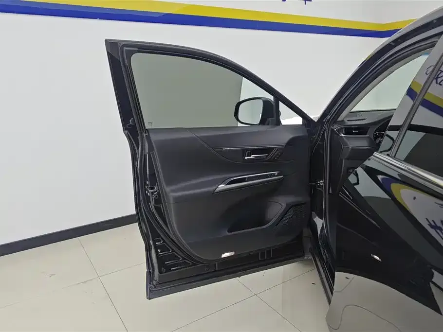 Toyota Harrier 2022 из CN, фото 2