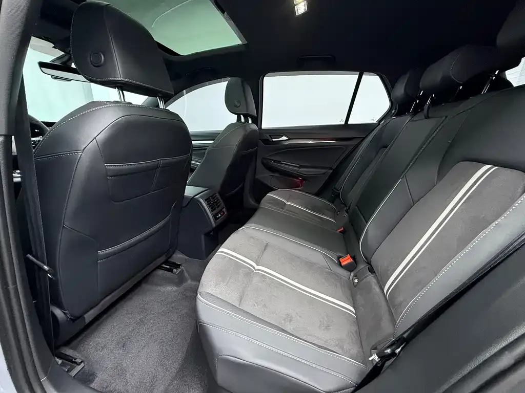 Volkswagen Golf 2023 из CN, фото 4