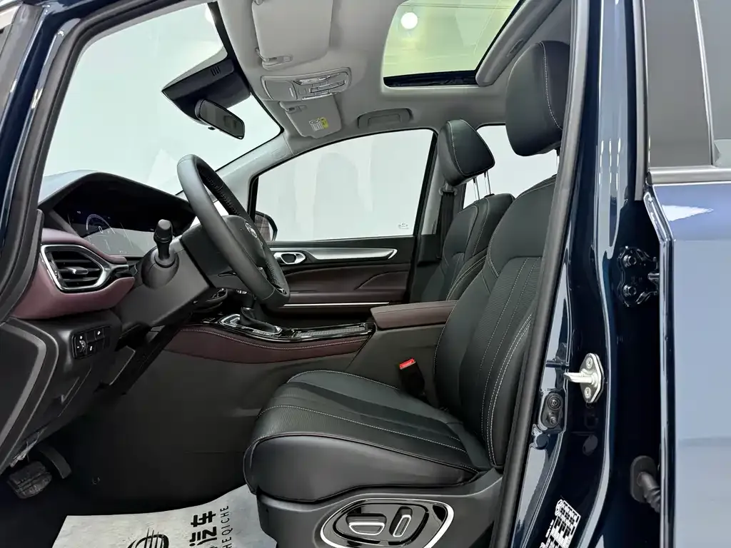 GAC Motor Trumpchi M6 — фото 10