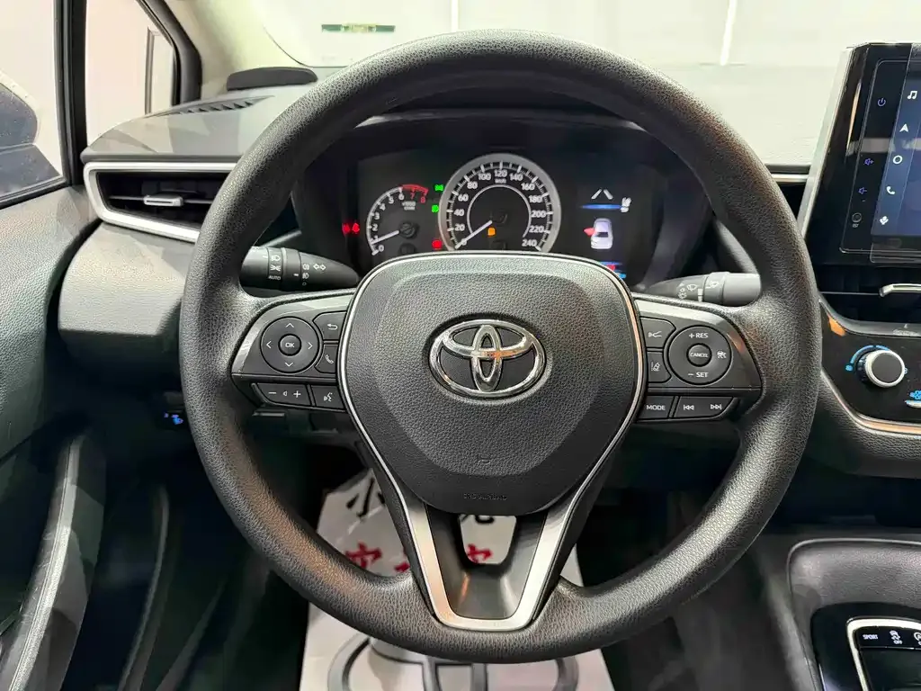 Toyota Corolla — фото 9