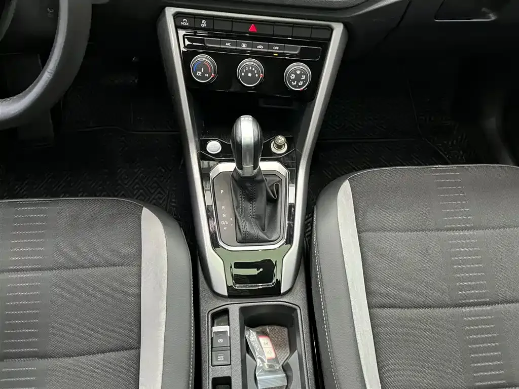 Volkswagen T-Roc 2023 из CN, фото 9