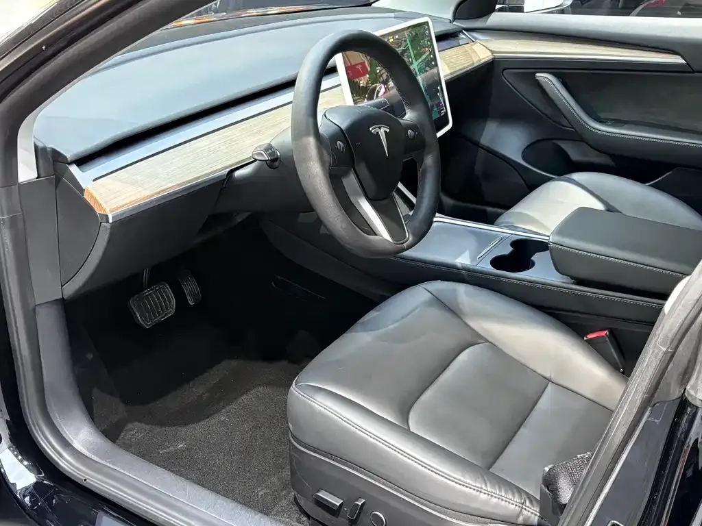 Tesla Model 3 — фото 3
